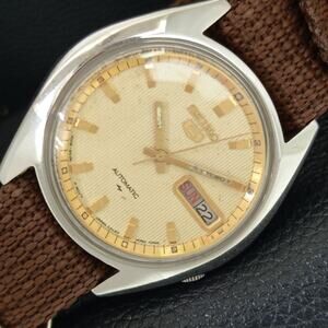 Vintage 1975 Seiko Automatic Mens Silver Watch W/daydate & Gold accents